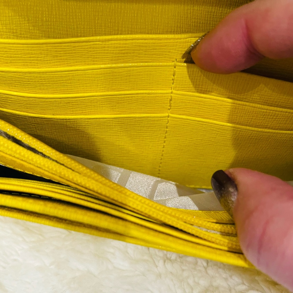 Furla Limited Edition Wallet
6 pocket with 12 card slots and coin zipper area - Picture 7 of 14